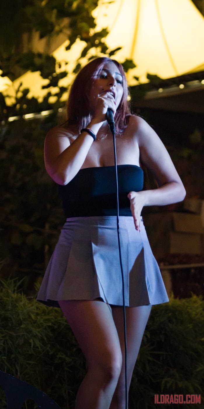 Giulia Pagano canta dal vivo, di notte